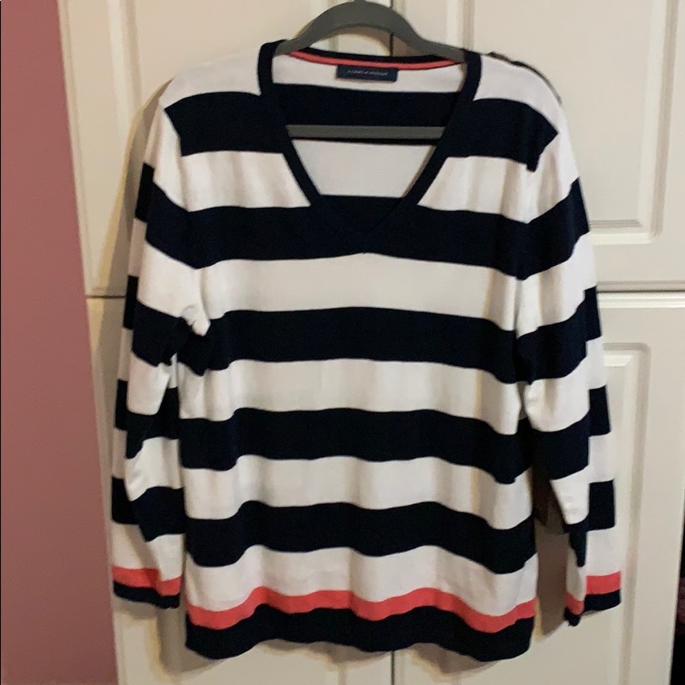 Tommy Hilfiger vneck sweater